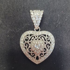 Elegant 925 Silver Heart Pendant With triple A-Czs. 8.36 grams NEW.